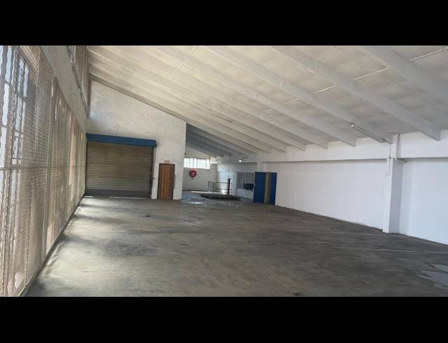 2,100M² WAREHOUSE TO LET IN PARAMOUNT ESTATE